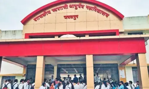 शासकीय आयुर्वेद कॉलेज की साख घटी, टॉप-100 से बाहर शासकीय आयुर्वेद कॉलेज की साख घटी, टॉप-100 से बाहर