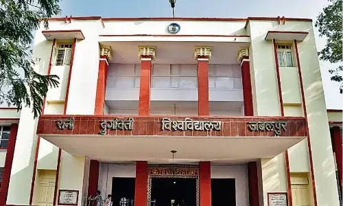 कॉलेजों से योग का दबदबा गायब अब केवल नाममात्र की होगी पढ़ाई कॉलेजों से योग का दबदबा गायब अब केवल नाममात्र की होगी पढ़ाई