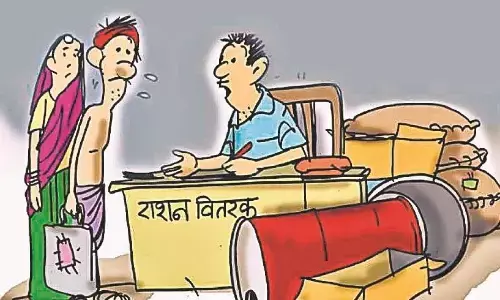 पोर्टल में दिख रहा कई क्विंटल अनाज, मगर जनता को बांटने के लिए दुकानों में राशन नहीं पोर्टल में दिख रहा कई क्विंटल अनाज, मगर जनता को बांटने के लिए दुकानों में राशन नहीं