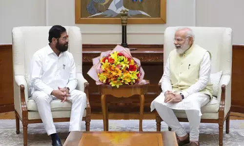 एकनाथ शिंदे की पीएम मोदी के साथ हुई बैठक, कांग्रेस ने कहा - पार्टी बचाने पहुंचे हैं दिल्ली एकनाथ शिंदे की पीएम मोदी के साथ हुई बैठक, कांग्रेस ने कहा - पार्टी बचाने पहुंचे हैं दिल्ली