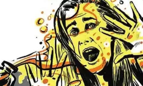 दिल्ली विश्वविद्यालय की छात्रा पर हुआ एसिड अटैक, पीड़िता बोली - मैंने अपना चेहरा बचाने की कोशिश की लेकिन.. दिल्ली विश्वविद्यालय की छात्रा पर हुआ एसिड अटैक, पीड़िता बोली - मैंने अपना चेहरा बचाने की कोशिश की लेकिन..