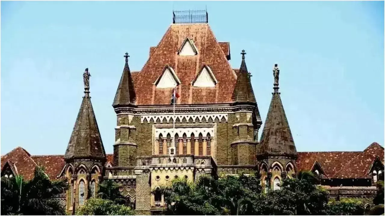 बॉम्बे हाई कोर्ट ने राज्य पुलिस को अवैध निर्माण को रोकने में नाकाम रहने पर लगाई फटकार बॉम्बे हाई कोर्ट ने राज्य पुलिस को अवैध निर्माण को रोकने में नाकाम रहने पर लगाई फटकार