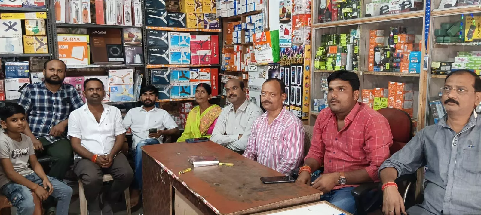 नगर परिषद अध्यक्ष ने कार्यकर्ताओं के साथ सुना पीएम के मन की बात का लाइव प्रसारण नगर परिषद अध्यक्ष ने कार्यकर्ताओं के साथ सुना पीएम के मन की बात का लाइव प्रसारण
