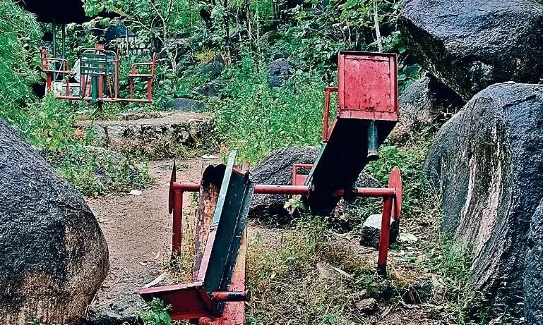 शैलपर्ण उद्यान, अव्यवस्थाएं इतनी कि लोग यहां आने से डरने लगे शैलपर्ण उद्यान, अव्यवस्थाएं इतनी कि लोग यहां आने से डरने लगे