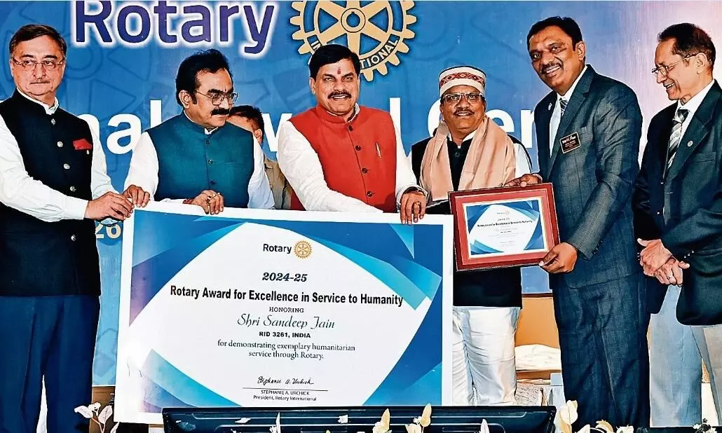 सेवा कार्यों से ही सफल होता है मानव जीवन सेवा कार्यों से ही सफल होता है मानव जीवन