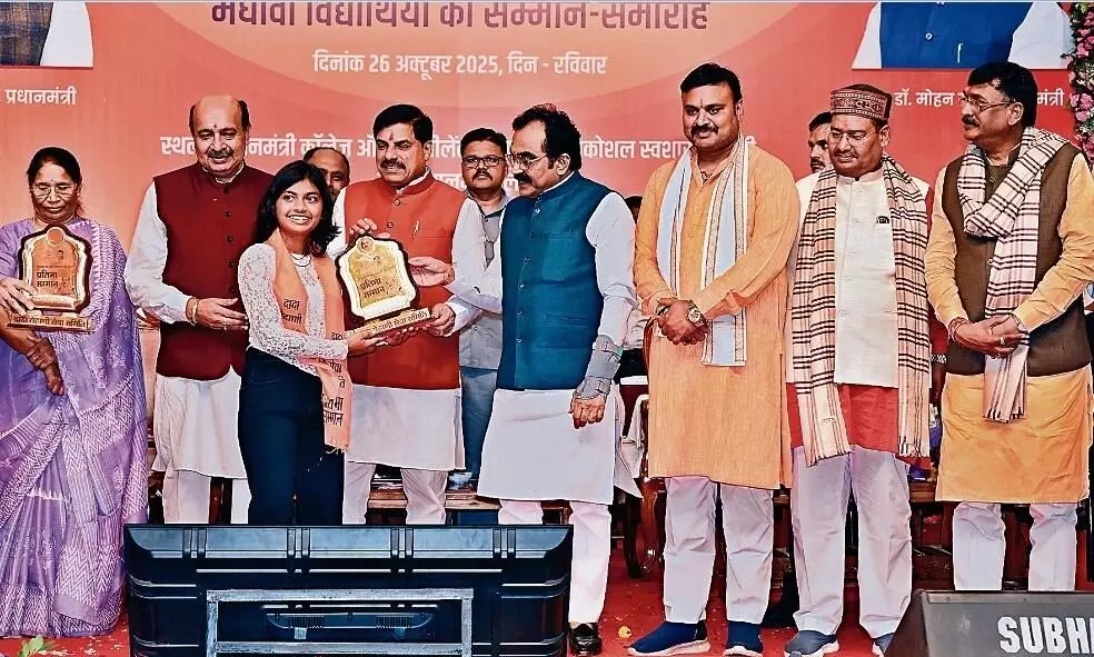 शिक्षा के मंदिर सिर्फ डिग्री के लिए नहीं बल्कि संस्कार और गुणवत्ता के प्रतीक शिक्षा के मंदिर सिर्फ डिग्री के लिए नहीं बल्कि संस्कार और गुणवत्ता के प्रतीक