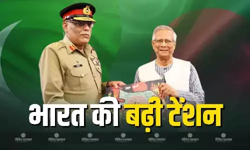 PAK जनरल ने मोहम्मद यूनुस से की मुलाकात, जानें तोहफे में दी तस्वीर से कैसे बढ़ सकती है भारत की टेंशन PAK जनरल ने मोहम्मद यूनुस से की मुलाकात, जानें तोहफे में दी तस्वीर से कैसे बढ़ सकती है भारत की टेंशन