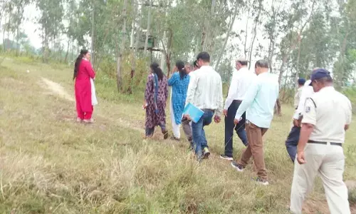 मुख्यमंत्री के आगमन को लेकर तैयारियां तेज, शाहनगर पहुंचे कलेक्टर व एसपी, हैलीपेड का किया निरीक्षण मुख्यमंत्री के आगमन को लेकर तैयारियां तेज, शाहनगर पहुंचे कलेक्टर व एसपी, हैलीपेड का किया निरीक्षण