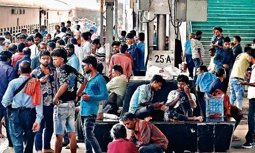 रेलवे की कमाई का फंडा, स्पेशल ट्रेन का किराया भी ज्यादा और वेटिंग टिकट भी रेलवे की कमाई का फंडा, स्पेशल ट्रेन का किराया भी ज्यादा और वेटिंग टिकट भी