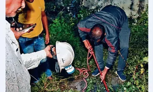 अस्पताल के खुले सेप्टिक टैंक ने बुझा दिए घर के चिराग डूबे दो मासूम सगे भाई अस्पताल के खुले सेप्टिक टैंक ने बुझा दिए घर के चिराग डूबे दो मासूम सगे भाई