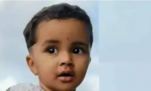 ट्रैक्टर ट्रॉली के पहिए तले ढाई साल की बच्ची की मौत, देवदहिफल में हुआ मासूम आरोही का अंतिम संस्कार ट्रैक्टर ट्रॉली के पहिए तले ढाई साल की बच्ची की मौत, देवदहिफल में हुआ मासूम आरोही का अंतिम संस्कार