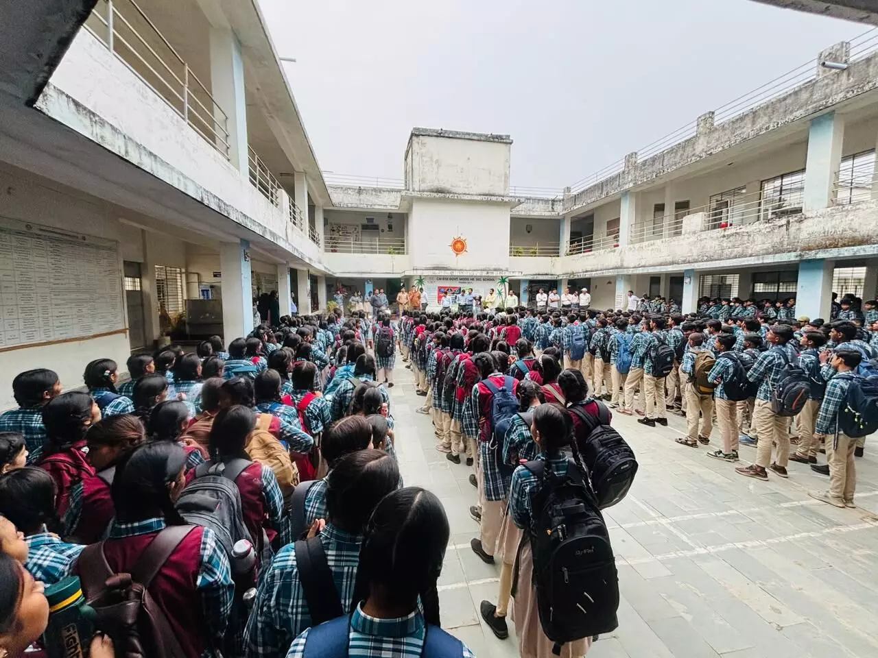 सीएम राइज विद्यालय में पुलिस ने आयोजित किया सायबर जागरूकता कार्यक्रम सीएम राइज विद्यालय में पुलिस ने आयोजित किया सायबर जागरूकता कार्यक्रम