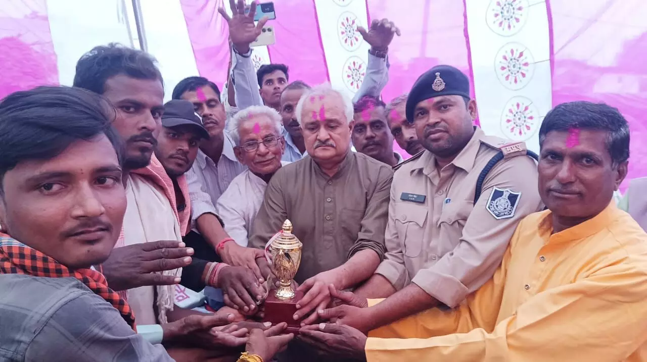 खोरा के श्रीराम जानकी मंदिर में दीवारी प्रतियोगिता का आयोजन खोरा के श्रीराम जानकी मंदिर में दीवारी प्रतियोगिता का आयोजन