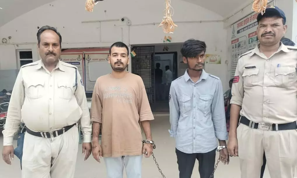रंगदारी मांगने की 2 वारदातों में वांटेड आरोपी पहुंचे सलाखों के पीछे रंगदारी मांगने की 2 वारदातों में वांटेड आरोपी पहुंचे सलाखों के पीछे