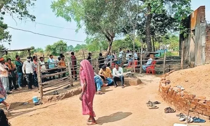 एक साथ हुआ दोनों मासूम भाइयों का अंतिम संस्कार, रो पड़ा पूरा गांव एक साथ हुआ दोनों मासूम भाइयों का अंतिम संस्कार, रो पड़ा पूरा गांव