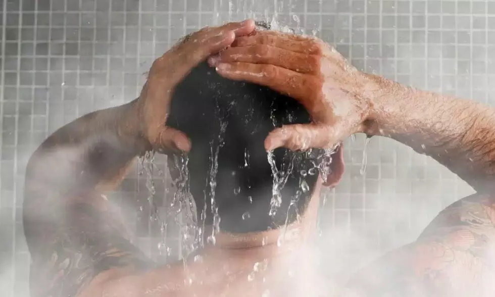 गर्म पानी से नहाना कर दिया है शुरू, तो जानें क्या हैं इसके फायदे गर्म पानी से नहाना कर दिया है शुरू, तो जानें क्या हैं इसके फायदे