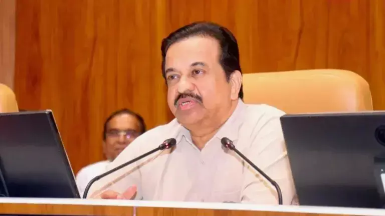 मंत्रिमंडल की बैठक में किसानों के राहत पैकेज पर कई मंत्री मुख्य सचिव से भिड़े मंत्रिमंडल की बैठक में किसानों के राहत पैकेज पर कई मंत्री मुख्य सचिव से भिड़े