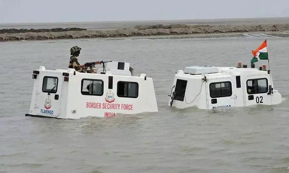 गुजरात के सर क्रीक इलाके में दहाडे़गी भारतीय सेना, पाकिस्तान की बढ़ेगी टेंशन गुजरात के सर क्रीक इलाके में दहाडे़गी भारतीय सेना, पाकिस्तान की बढ़ेगी टेंशन