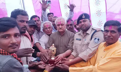 खोरा के श्रीराम जानकी मंदिर में दीवारी प्रतियोगिता का आयोजन खोरा के श्रीराम जानकी मंदिर में दीवारी प्रतियोगिता का आयोजन