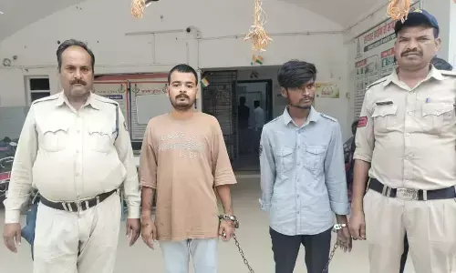 रंगदारी मांगने की 2 वारदातों में वांटेड आरोपी पहुंचे सलाखों के पीछे रंगदारी मांगने की 2 वारदातों में वांटेड आरोपी पहुंचे सलाखों के पीछे
