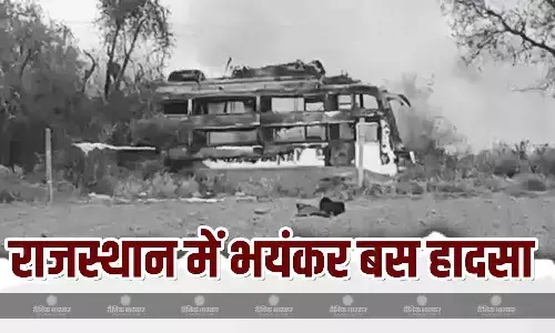 जयपुर में मजदूरों से सवार बस पर हाईटेंशन तार गिरने से लगी आग, 12 लोग झुलसे, 3 की मौत जयपुर में मजदूरों से सवार बस पर हाईटेंशन तार गिरने से लगी आग, 12 लोग झुलसे, 3 की मौत
