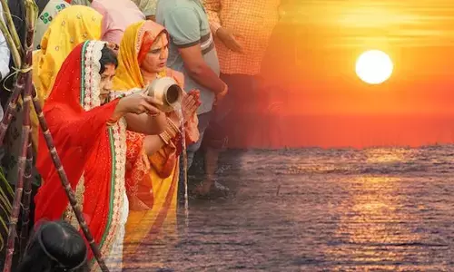 छठ व्रत के आखिरी दिन उषा अर्घ्य के बाद व्रत का पारण छठ व्रत के आखिरी दिन उषा अर्घ्य के बाद व्रत का पारण
