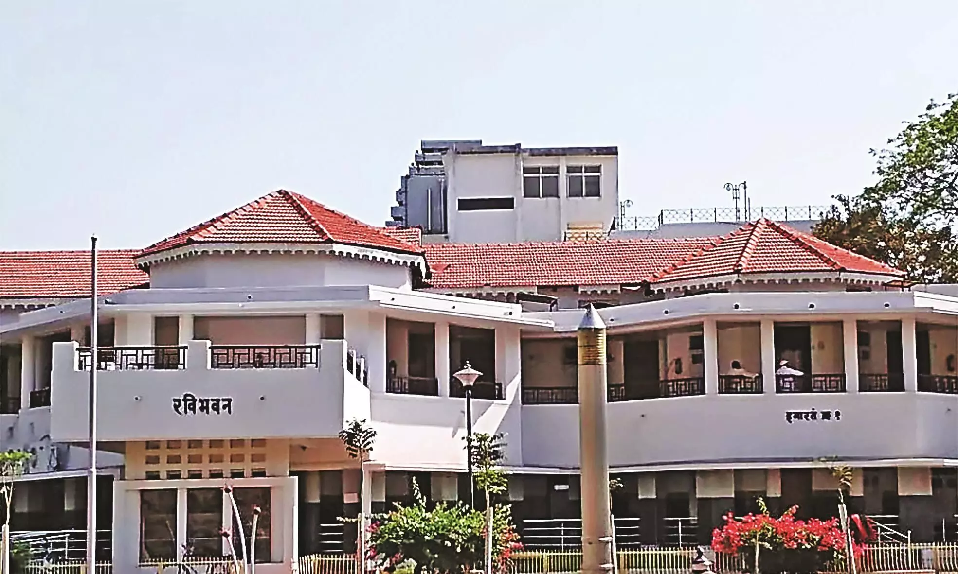 नार्वेकर का बंगला चमकाने पर एक करोड़ खर्च होगा नार्वेकर का बंगला चमकाने पर एक करोड़ खर्च होगा