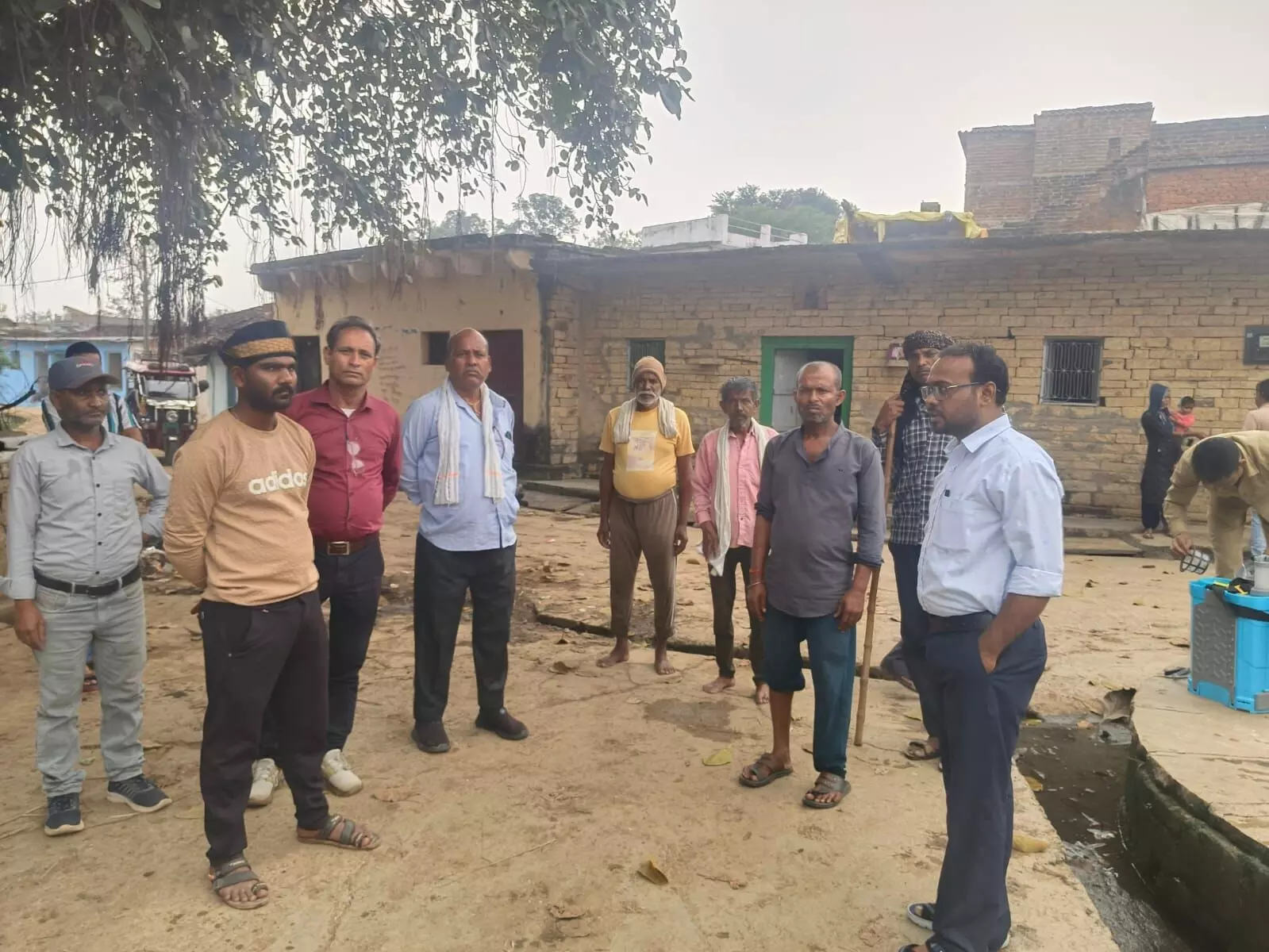 मलेरिया नियंत्रण के लिए ग्राम तिलगवां में दवा का हुआ छिड़काव मलेरिया नियंत्रण के लिए ग्राम तिलगवां में दवा का हुआ छिड़काव