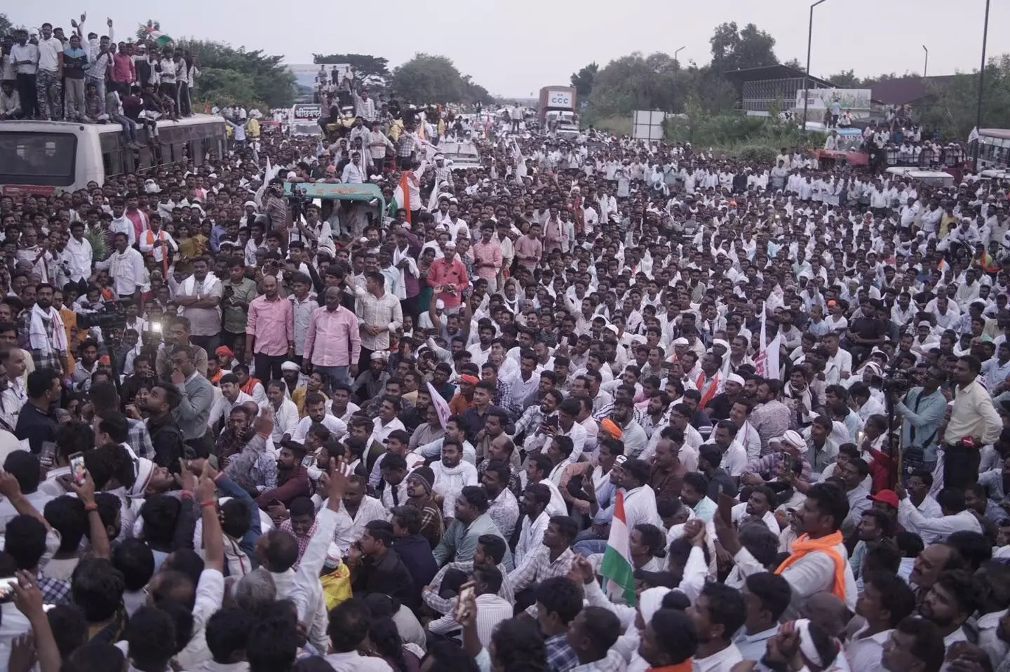 रेल रोको आंदोलन का आगाज,किसानों के तेवर देख प्रशासन हलाकान रेल रोको आंदोलन का आगाज,किसानों के तेवर देख प्रशासन हलाकान