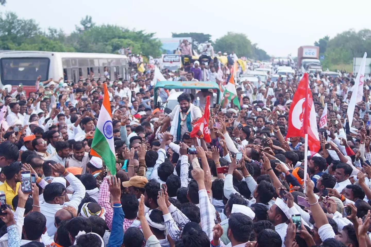 रेल रोको आंदोलन का आगाज,किसानों के तेवर देख प्रशासन हलाकान रेल रोको आंदोलन का आगाज,किसानों के तेवर देख प्रशासन हलाकान