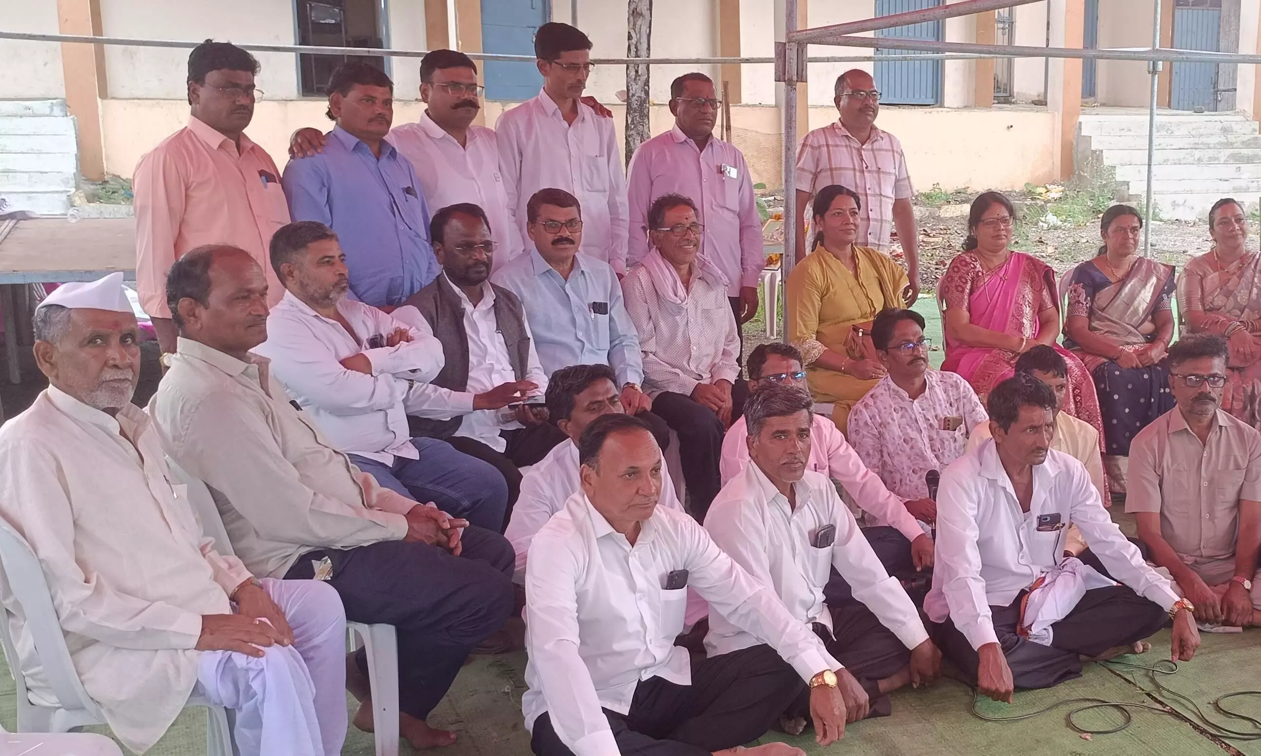 शिक्षकों की निष्ठा और संस्कारों से ही आगे बढ़े हम - डाॅ. वर्षा कदम शिक्षकों की निष्ठा और संस्कारों से ही आगे बढ़े हम - डाॅ. वर्षा कदम