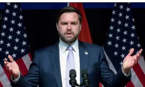 शटडाउन को लेकर ट्रंप सरकार व कांग्रेस पर बढ़ा दबाव, उपराष्ट्रपति जेडी वेंस ने कहा सैनिकों का लटका वेतन जल्द मिल जाएगा शटडाउन को लेकर ट्रंप सरकार व कांग्रेस पर बढ़ा दबाव, उपराष्ट्रपति जेडी वेंस ने कहा सैनिकों का लटका वेतन जल्द मिल जाएगा