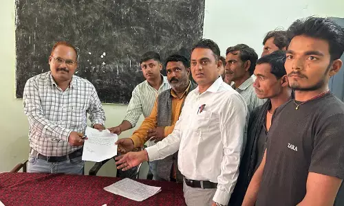 किसानों ने बायपास में सड़क पर रैम्प बनवाये जाने एसडीएम के नाम तहसीलदार को सौंपा ज्ञापन किसानों ने बायपास में सड़क पर रैम्प बनवाये जाने एसडीएम के नाम तहसीलदार को सौंपा ज्ञापन