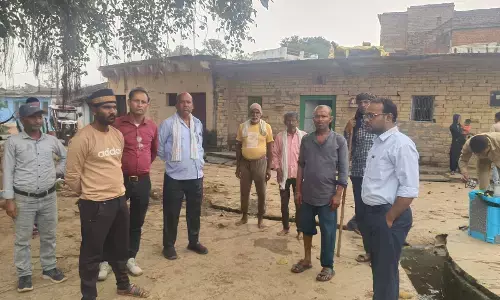 मलेरिया नियंत्रण के लिए ग्राम तिलगवां में दवा का हुआ छिड़काव मलेरिया नियंत्रण के लिए ग्राम तिलगवां में दवा का हुआ छिड़काव