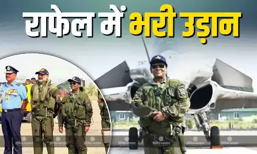 पाकिस्तान में तबाही मचाने वाले राफेल में राष्ट्रपति मुर्मू ने भरी उड़ान, रचा इतिहास