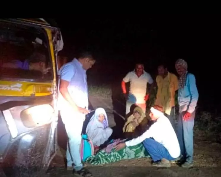 व्यारमा नदीं पुल पर बुजुर्ग महिला की मौत, आवागमन बंद होने से समय पर नहीं मिला इलाज