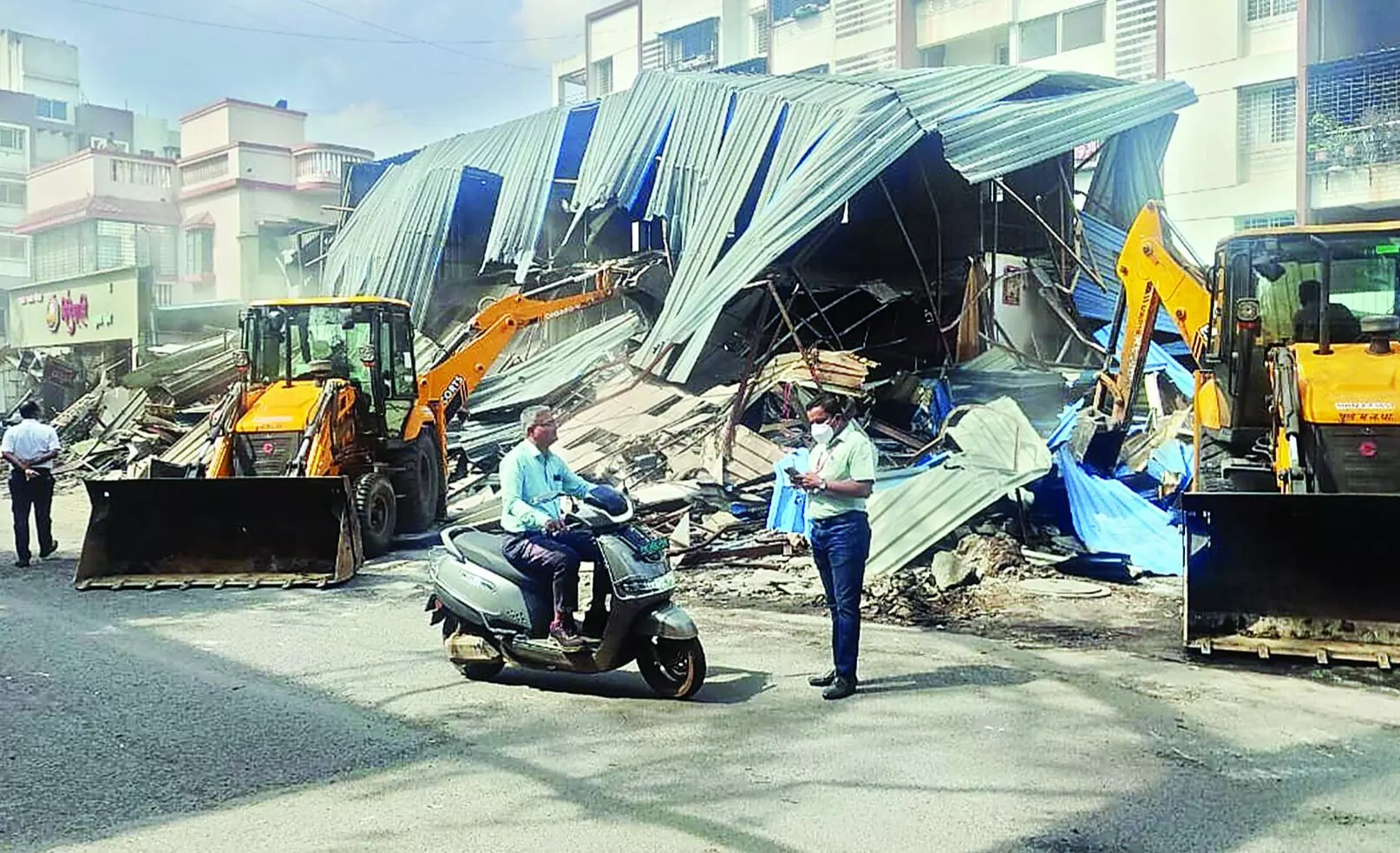 खराड़ी में मनपा ने बड़े पैमाने पर हटाए अतिक्रमण