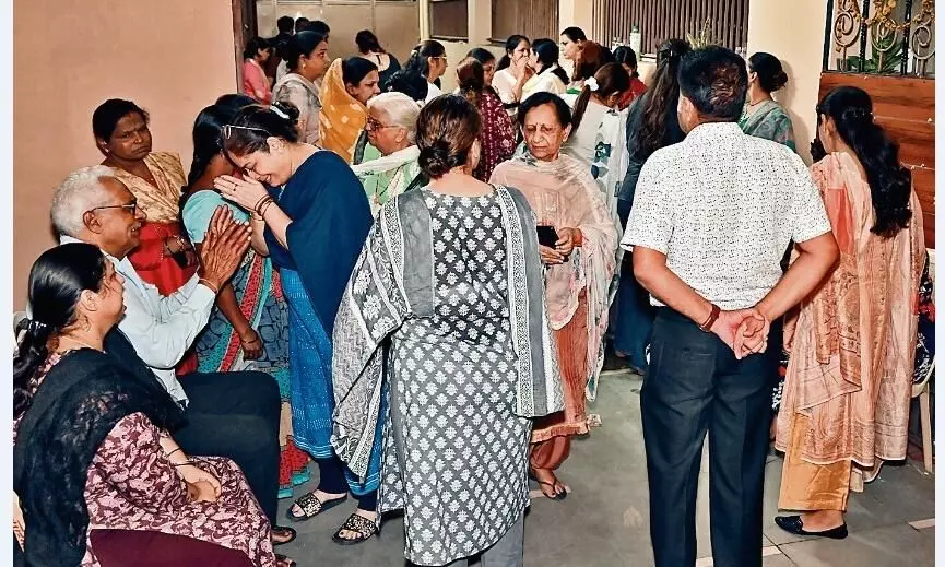 दो घंटे पहले ही घरवालों से बात हुई थी, कहा था बस..शाम तक पहुंचते हैं, किसे पता था अब कभी नहीं लौटेंगे दो घंटे पहले ही घरवालों से बात हुई थी, कहा था बस..शाम तक पहुंचते हैं, किसे पता था अब कभी नहीं लौटेंगे