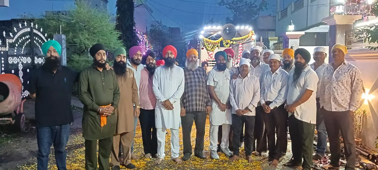 रिमझिम बारिश के बीच गुरुबाणी कीर्तन से गूंजा दीपक नगर, प्रभात फेरी का हुआ भव्य स्वागत रिमझिम बारिश के बीच गुरुबाणी कीर्तन से गूंजा दीपक नगर, प्रभात फेरी का हुआ भव्य स्वागत