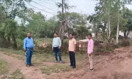 निरीक्षण के लिए अधिकारी पहुंचे कुंडा ग्राम, विद्युत विभाग ने लिया मामले पर संज्ञान निरीक्षण के लिए अधिकारी पहुंचे कुंडा ग्राम, विद्युत विभाग ने लिया मामले पर संज्ञान