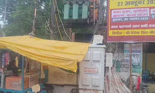 बिजली कंपनी के खुले व असुरक्षित ट्रांसफार्मर मौत को दे रहे है दावत, हालत सुधारने को लेेकर जिम्मेदार उदासीन, पन्ना नगर में आए दिन बाधित होती है बिजली बिजली कंपनी के खुले व असुरक्षित ट्रांसफार्मर मौत को दे रहे है दावत, हालत सुधारने को लेेकर जिम्मेदार उदासीन, पन्ना नगर में आए दिन बाधित होती है बिजली