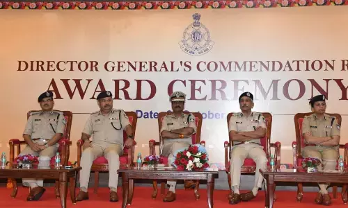 भोपाल के पुलिस मुख्यालय में सम्मान समारोह, 56 अधिकारियों को मिला DGCR अवॉर्ड भोपाल के पुलिस मुख्यालय में सम्मान समारोह, 56 अधिकारियों को मिला DGCR अवॉर्ड