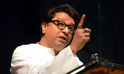 राज ठाकरे की वजह से बिखरेगी महा आघाड़ी, राकांपा शरद गुट में दो मत, छिटकने की तैयारी में कांग्रेस राज ठाकरे की वजह से बिखरेगी महा आघाड़ी, राकांपा शरद गुट में दो मत, छिटकने की तैयारी में कांग्रेस