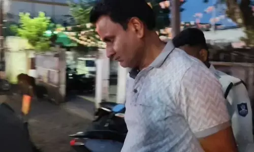 जहरीला कफ सिरप: श्रीसन फार्मा के एमआर की दो दिन की पुलिस रिमांड मंजूर जहरीला कफ सिरप: श्रीसन फार्मा के एमआर की दो दिन की पुलिस रिमांड मंजूर