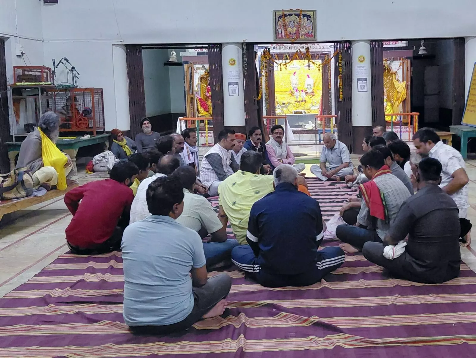 भक्तमाल कथा की तैयारी को लेकर तहसीलदार ने ली बैठक भक्तमाल कथा की तैयारी को लेकर तहसीलदार ने ली बैठक