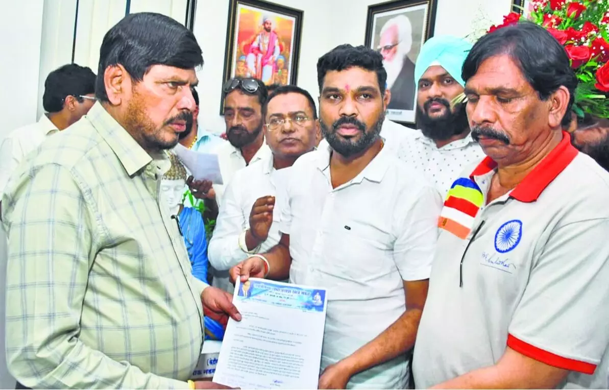 तलेगांव-उरुली कांचन रेल मार्ग का 15 गांवों ने किया विरोध तलेगांव-उरुली कांचन रेल मार्ग का 15 गांवों ने किया विरोध