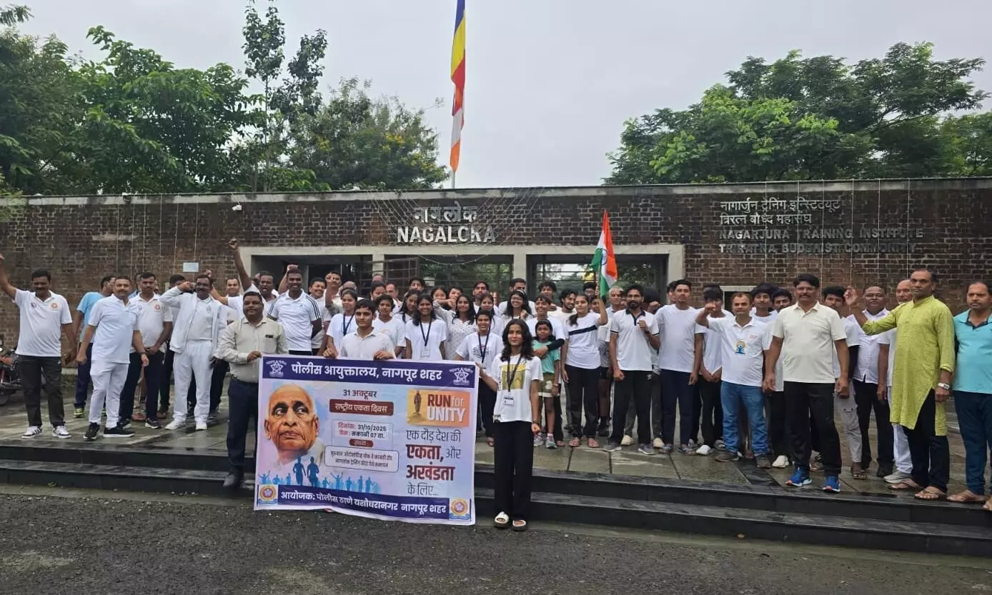 सरदार वल्लभभाई पटेल की 150वीं जयंती पर पुलिस बैंड ने पेश किए देशभक्ति गीत सरदार वल्लभभाई पटेल की 150वीं जयंती पर पुलिस बैंड ने पेश किए देशभक्ति गीत