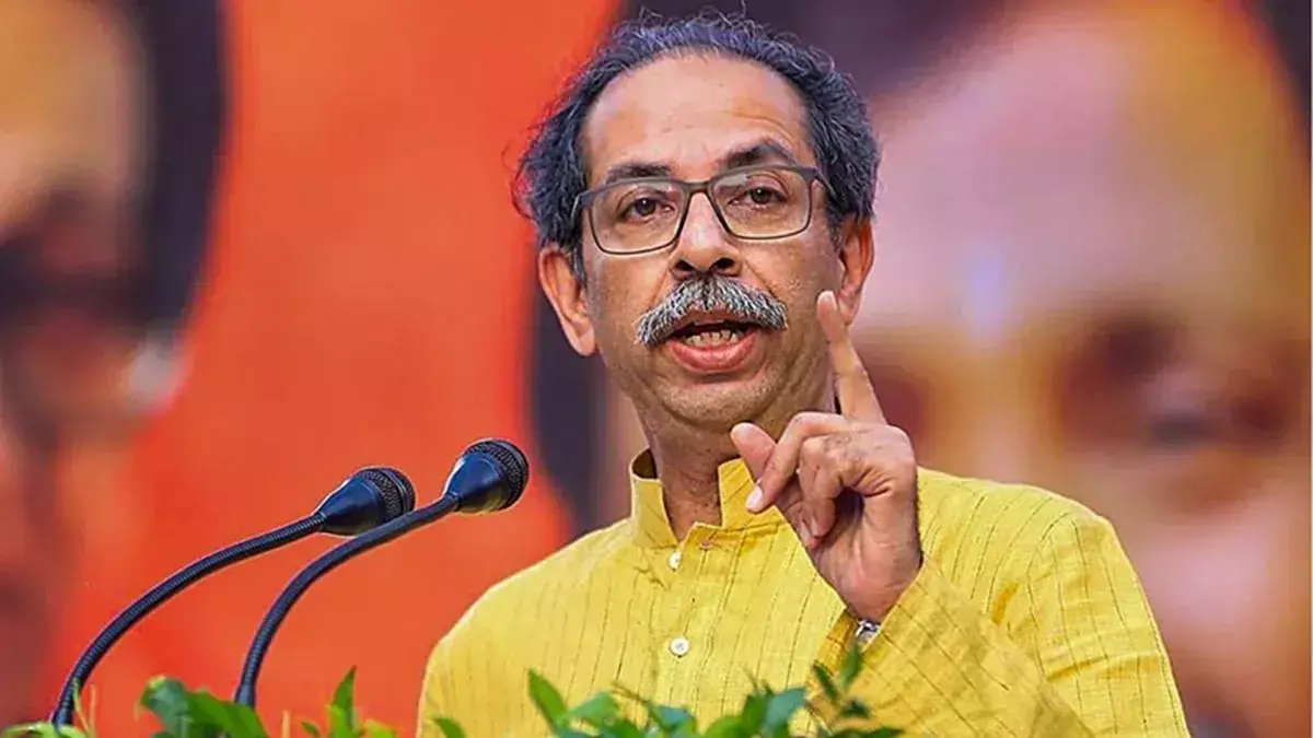 भीमा कोरेगांव हिंसा मामले में उद्धव ठाकरे को जांच आयोग का नोटिस, राजनीति गरमाई भीमा कोरेगांव हिंसा मामले में उद्धव ठाकरे को जांच आयोग का नोटिस, राजनीति गरमाई