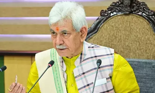 कुछ लोग इस मुद्दे पर जनता को गुमराह करने... गवर्नर ने जम्मू-कश्मीर के पूर्ण राज्य के मुद्दे को लेकर कही ये बात कुछ लोग इस मुद्दे पर जनता को गुमराह करने... गवर्नर ने जम्मू-कश्मीर के पूर्ण राज्य के मुद्दे को लेकर कही ये बात