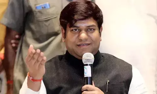 NDA के घोषणा पत्र पर मुकेश सहनी ने कसा तंज, कहा- 20 सालों से बिहार विकास की पटरी पर नहीं आया NDA के घोषणा पत्र पर मुकेश सहनी ने कसा तंज, कहा- 20 सालों से बिहार विकास की पटरी पर नहीं आया